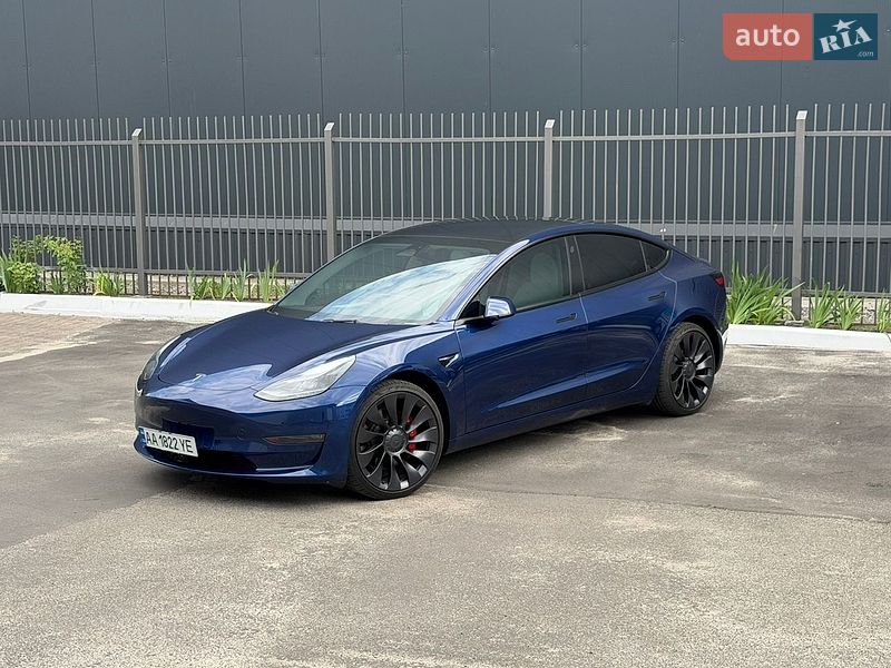 Седан Tesla Model 3 2023 в Києві