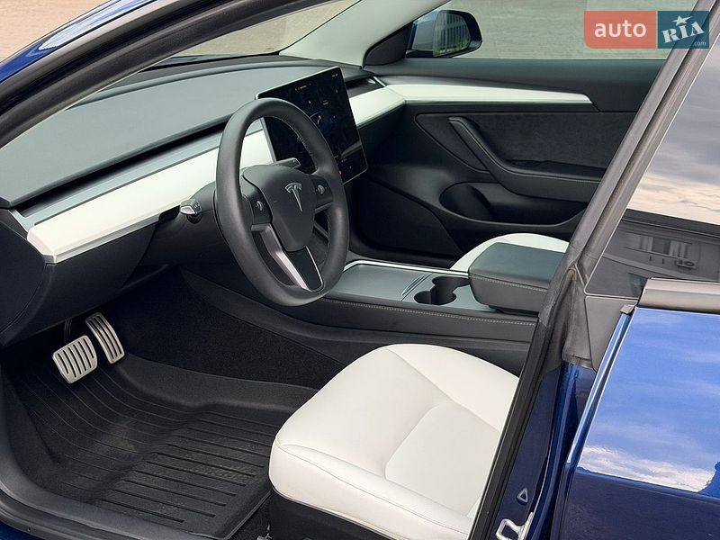 Седан Tesla Model 3 2023 в Києві
