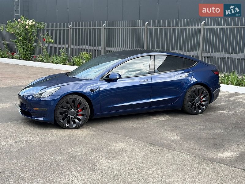 Седан Tesla Model 3 2023 в Києві