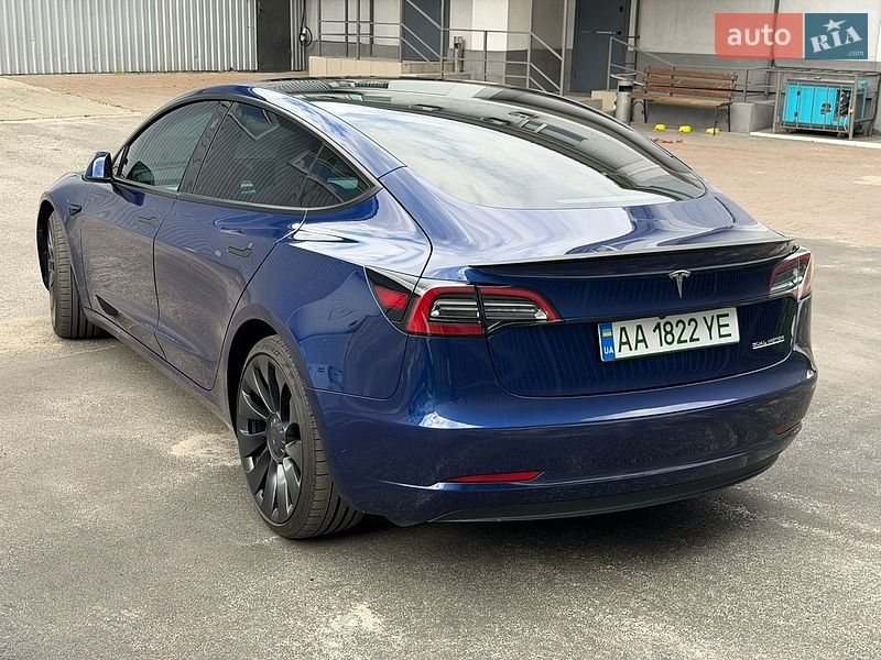 Седан Tesla Model 3 2023 в Києві