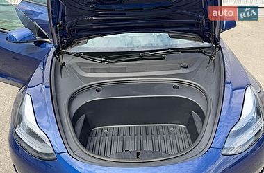 Седан Tesla Model 3 2023 в Києві