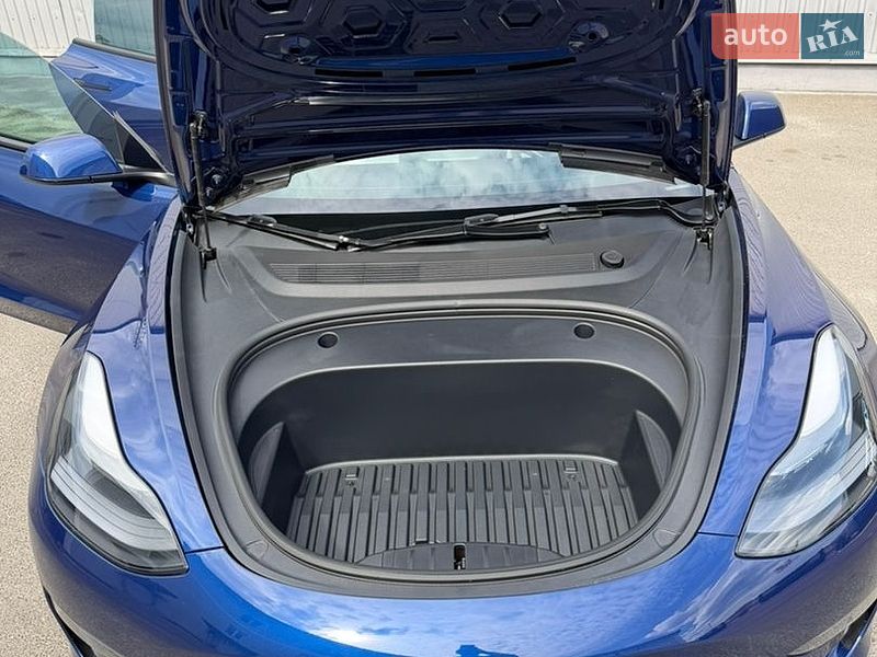 Седан Tesla Model 3 2023 в Києві
