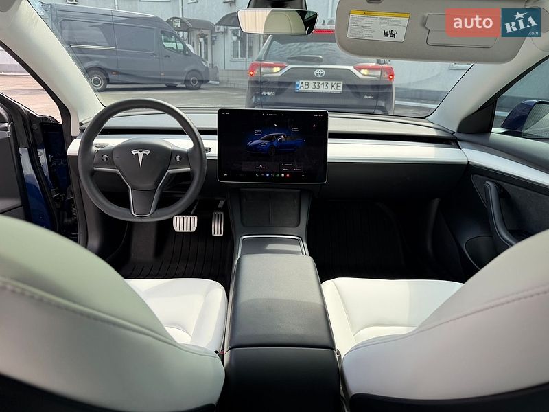 Седан Tesla Model 3 2023 в Києві