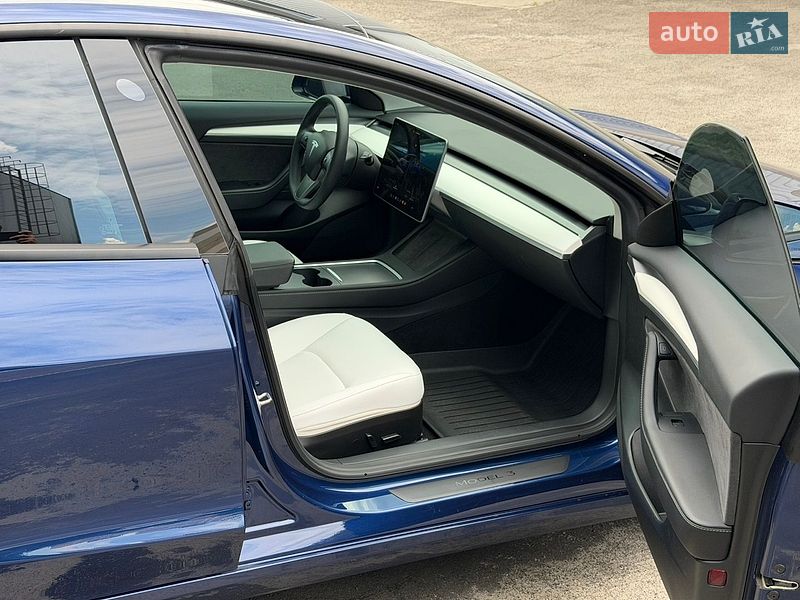 Седан Tesla Model 3 2023 в Києві