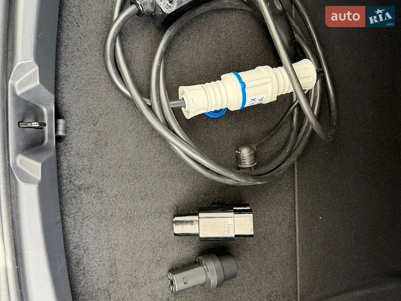 Седан Tesla Model 3 2023 в Києві