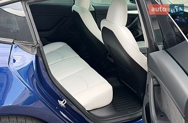 Седан Tesla Model 3 2023 в Києві