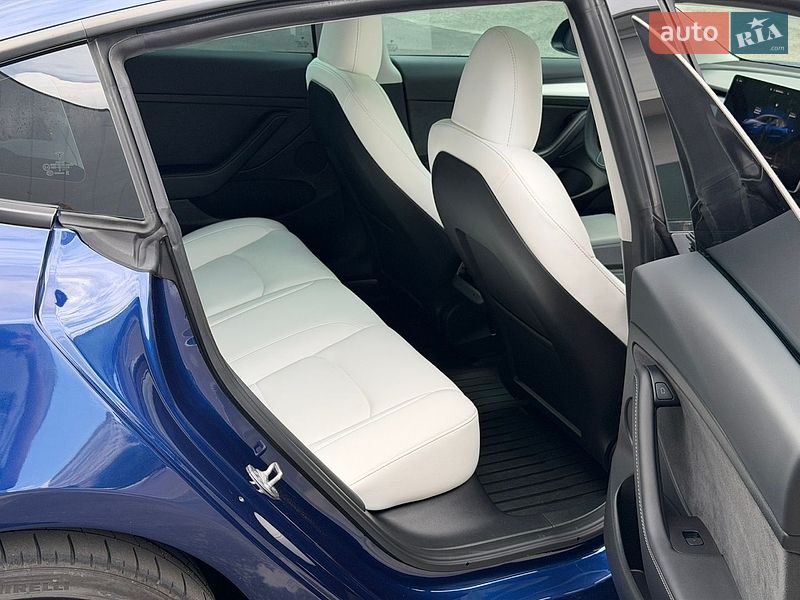 Седан Tesla Model 3 2023 в Києві