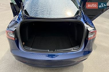 Седан Tesla Model 3 2023 в Києві
