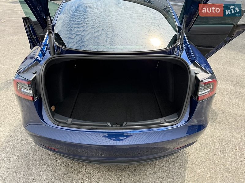 Седан Tesla Model 3 2023 в Києві