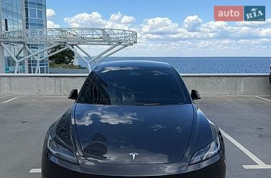 Tesla Model 3  2024