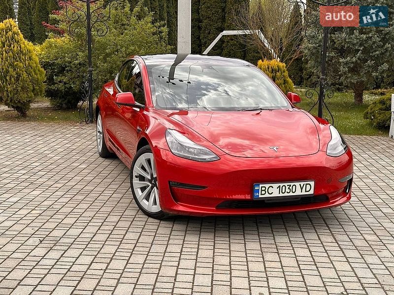 Седан Tesla Model 3 2023 в Самборі