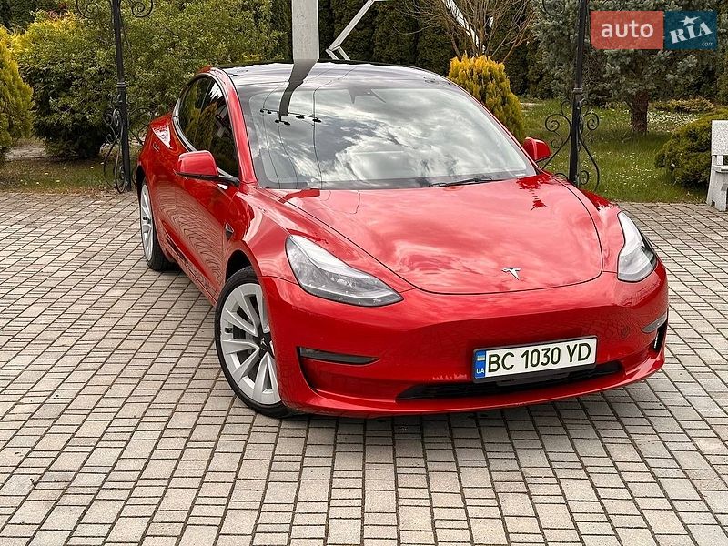 Седан Tesla Model 3 2023 в Самборі