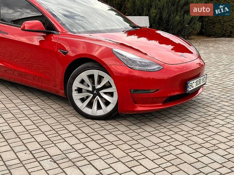 Седан Tesla Model 3 2023 в Самборі