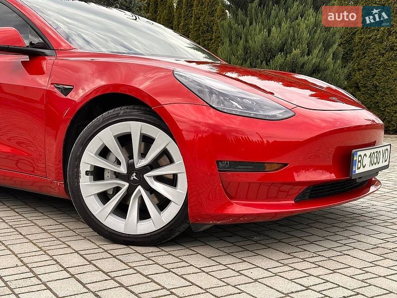 Седан Tesla Model 3 2023 в Самборі