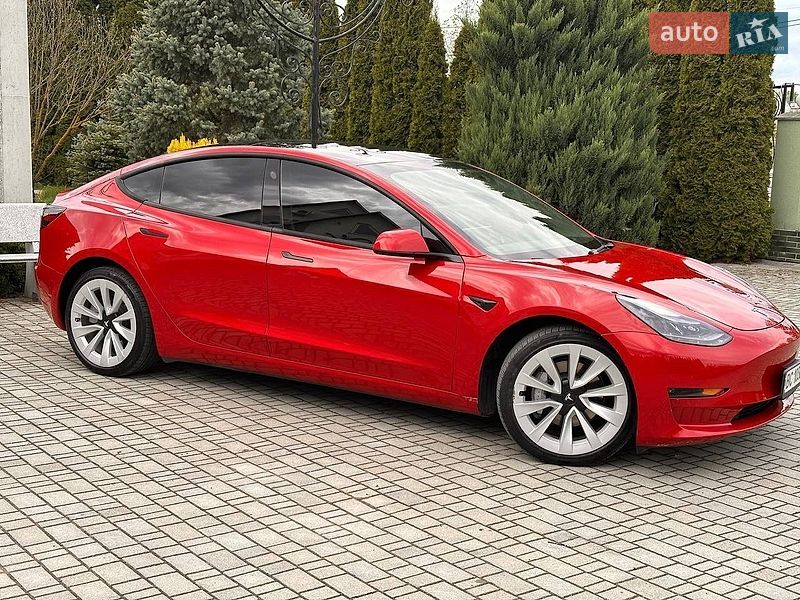 Седан Tesla Model 3 2023 в Самборі