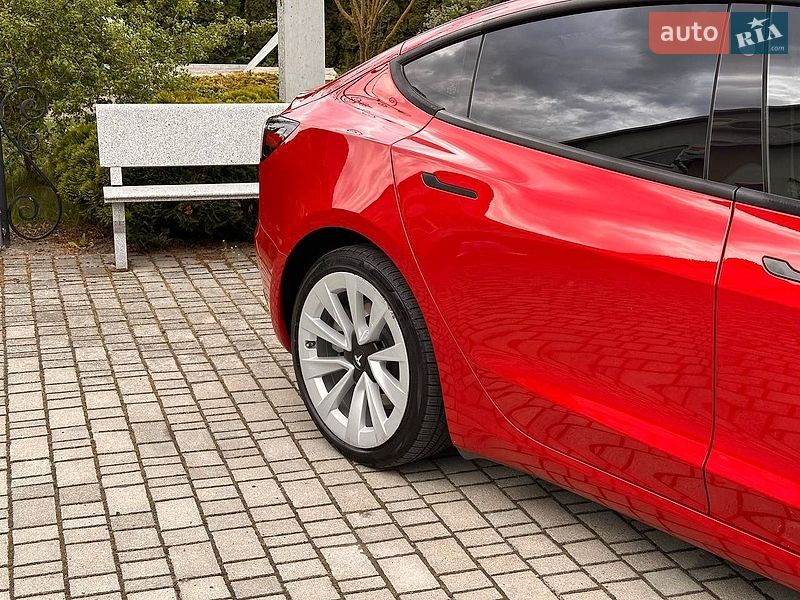 Седан Tesla Model 3 2023 в Самборі