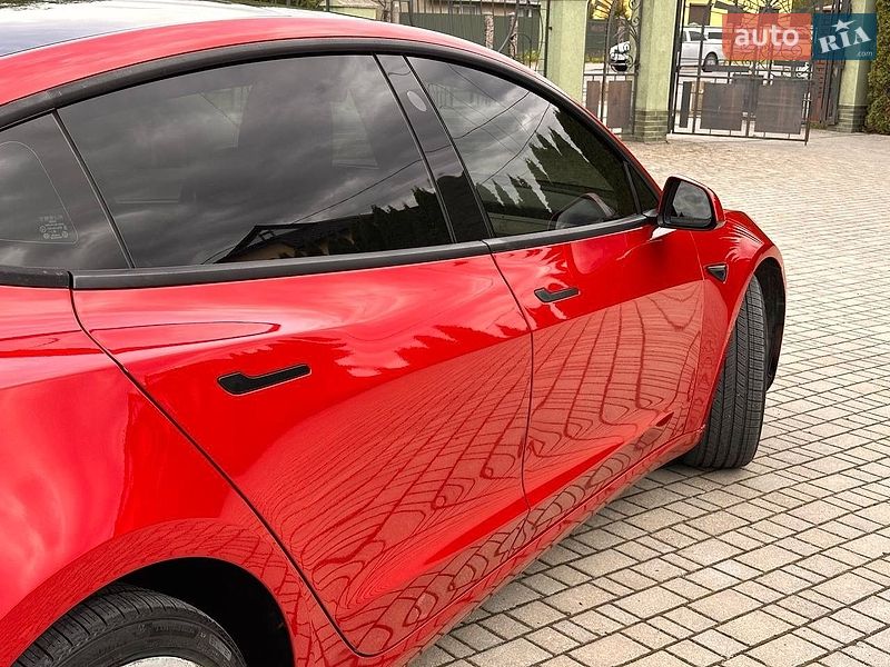 Седан Tesla Model 3 2023 в Самборі