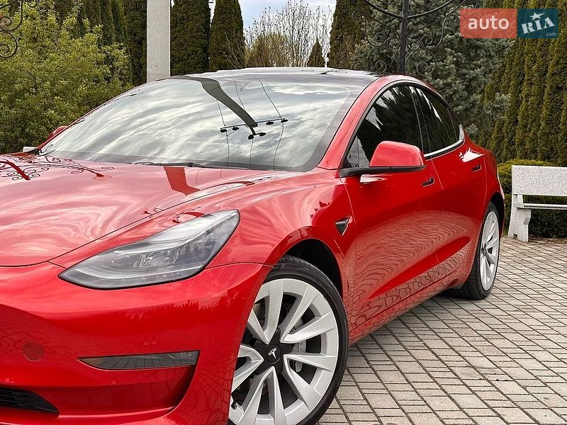 Седан Tesla Model 3 2023 в Самборі