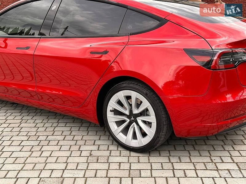Седан Tesla Model 3 2023 в Самборі