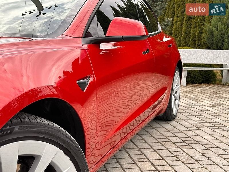 Седан Tesla Model 3 2023 в Самборі