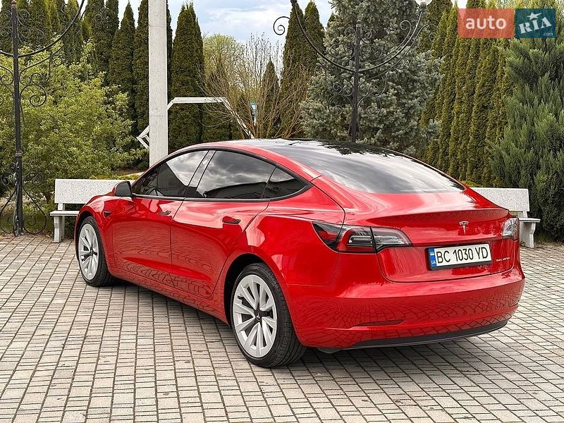 Седан Tesla Model 3 2023 в Самборі
