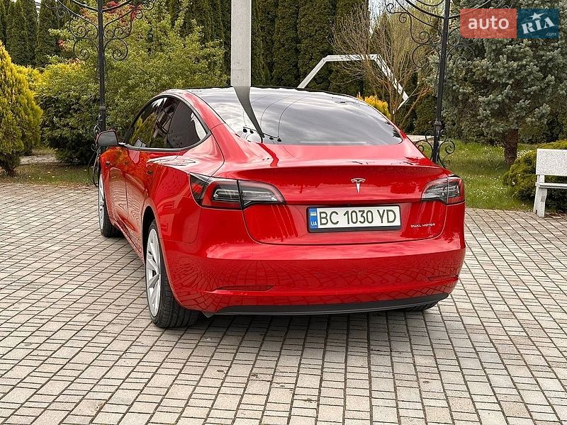 Седан Tesla Model 3 2023 в Самборі