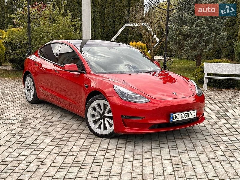 Седан Tesla Model 3 2023 в Самборі