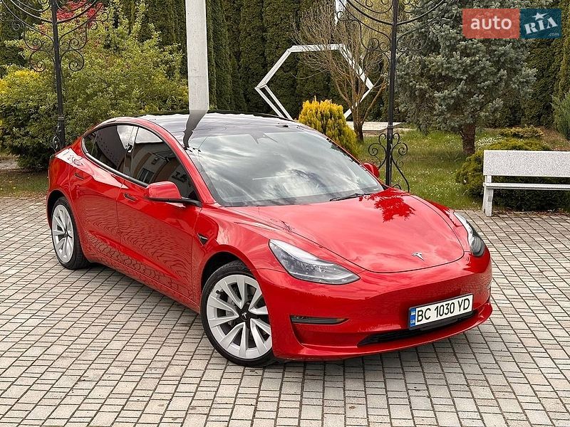 Седан Tesla Model 3 2023 в Самборі