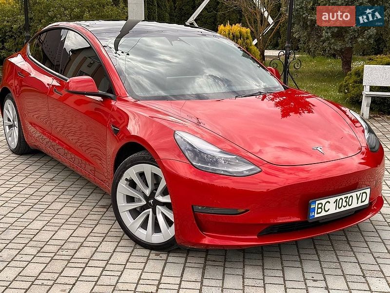 Седан Tesla Model 3 2023 в Самборі