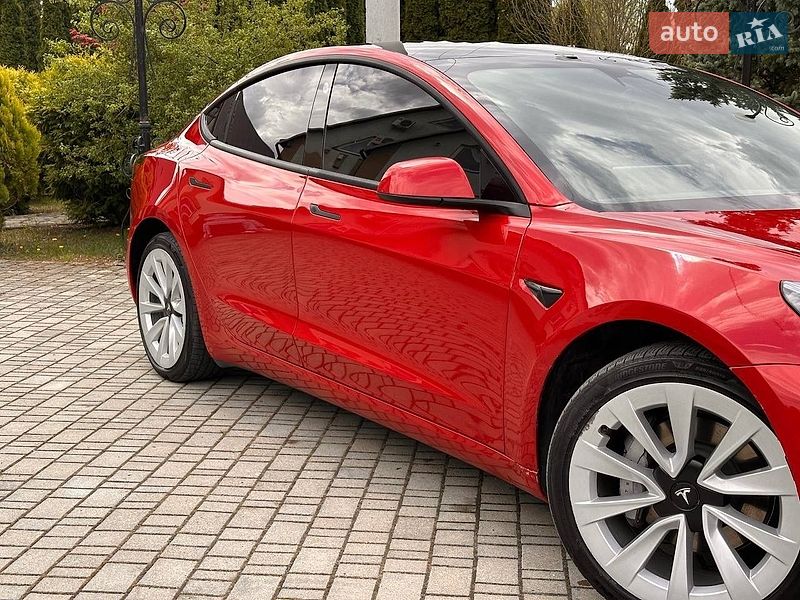 Седан Tesla Model 3 2023 в Самборі