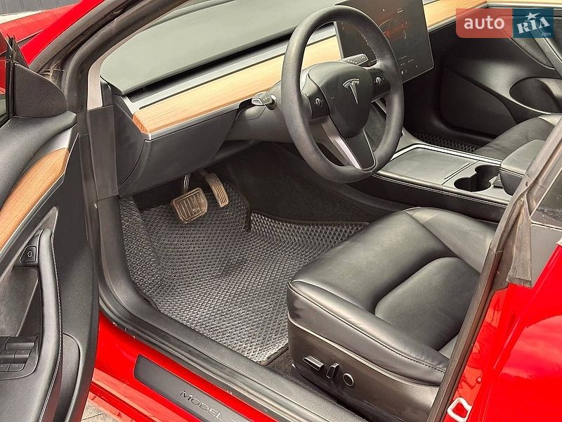 Седан Tesla Model 3 2023 в Самборі