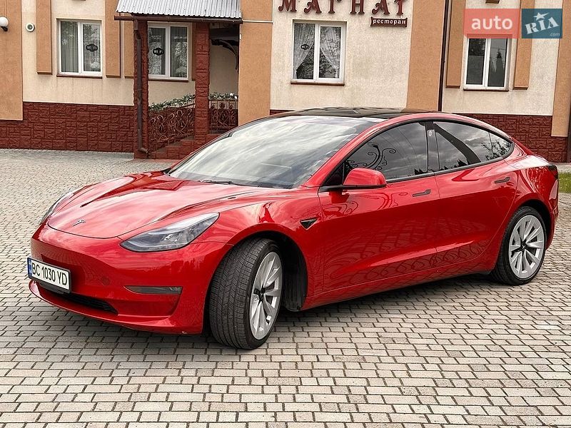 Седан Tesla Model 3 2023 в Самборі