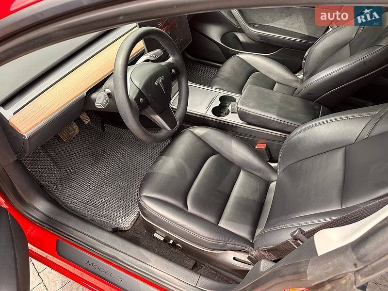 Седан Tesla Model 3 2023 в Самборі