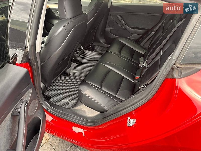 Седан Tesla Model 3 2023 в Самборі