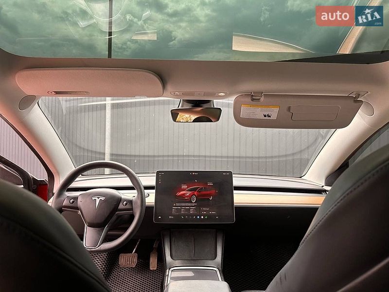 Седан Tesla Model 3 2023 в Самборі