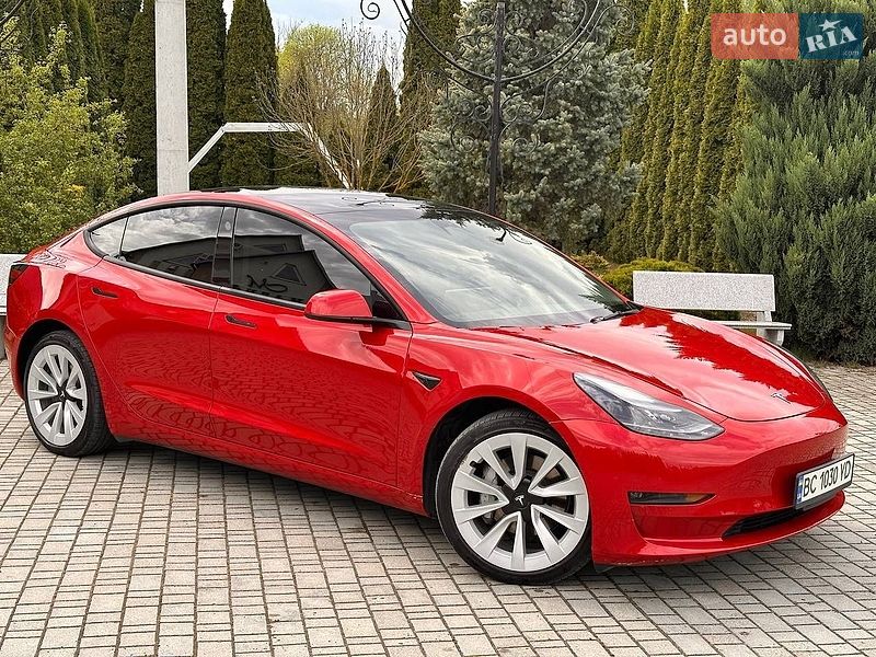Седан Tesla Model 3 2023 в Самборі