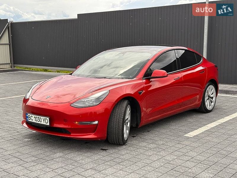 Седан Tesla Model 3 2023 в Самборі