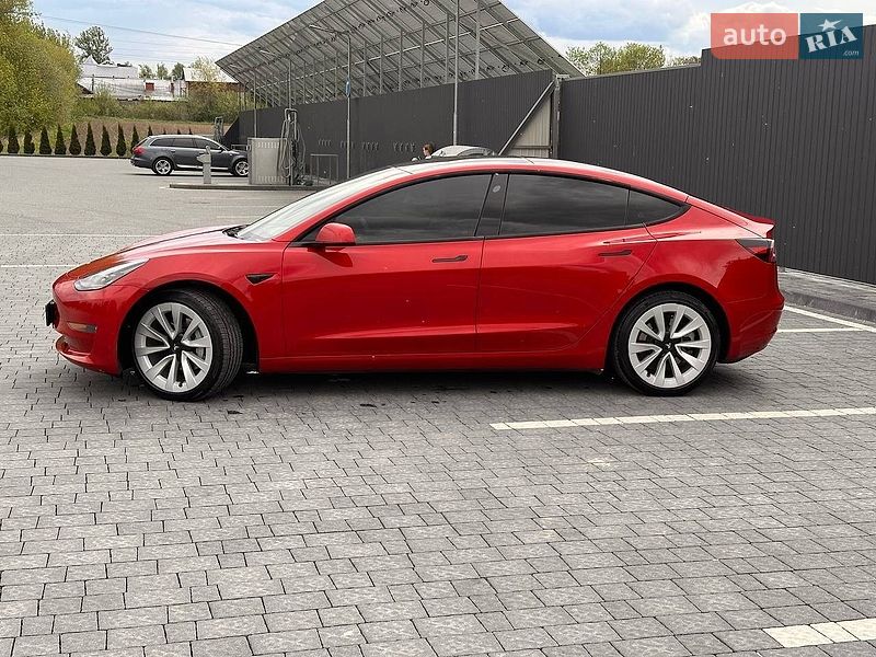 Седан Tesla Model 3 2023 в Самборі