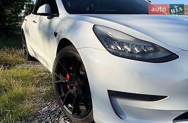 Tesla Model 3  2019