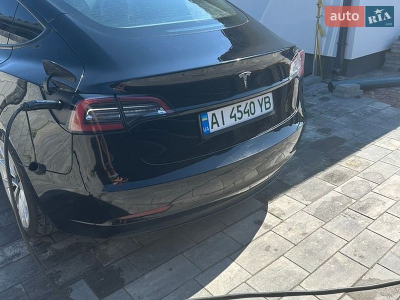 Седан Tesla Model 3 2021 в Ирпене