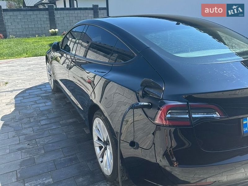 Седан Tesla Model 3 2021 в Ирпене