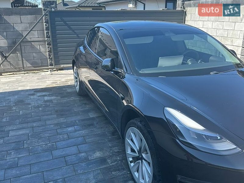 Седан Tesla Model 3 2021 в Ирпене