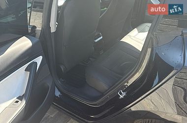 Седан Tesla Model 3 2021 в Ирпене