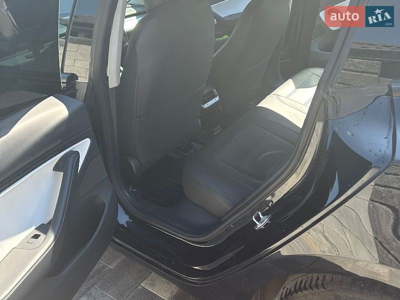 Седан Tesla Model 3 2021 в Ирпене