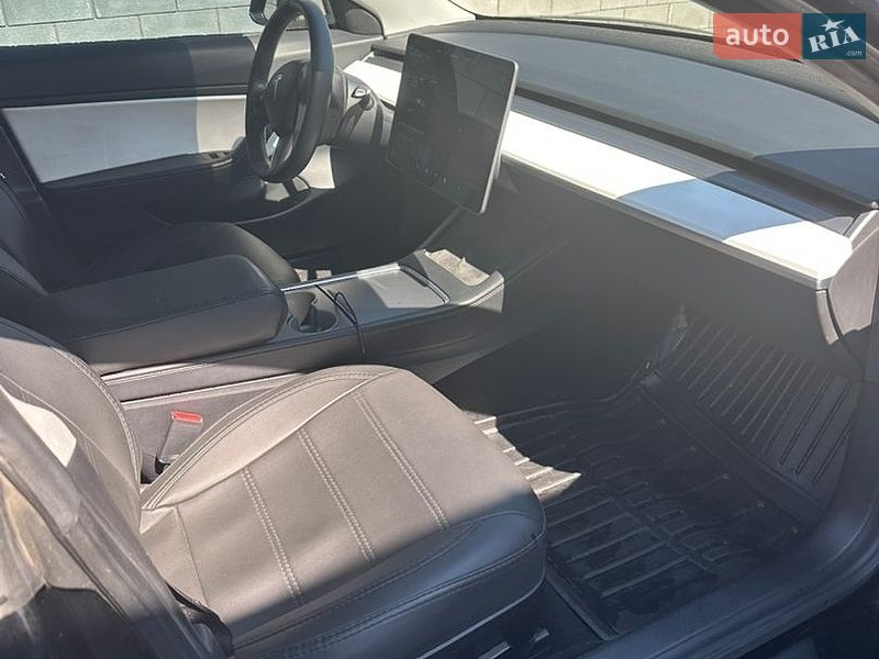 Седан Tesla Model 3 2021 в Ирпене