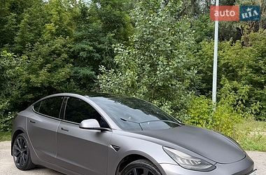 Tesla Model 3  2020