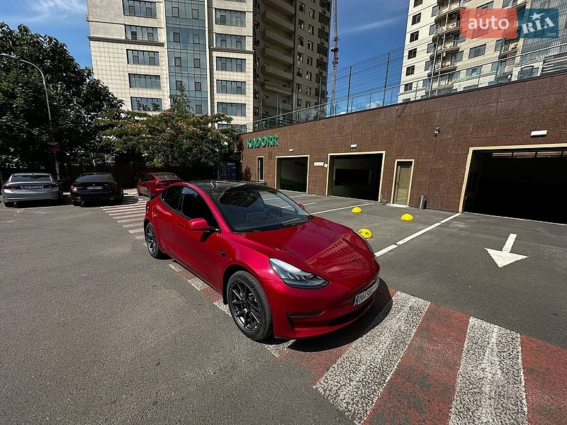 Седан Tesla Model 3 2018 в Одесі