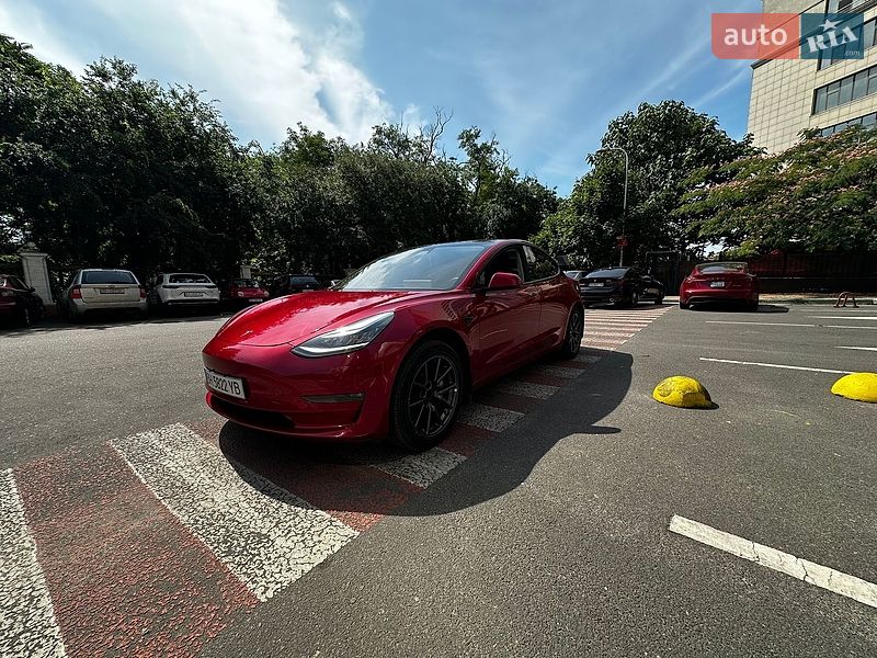 Седан Tesla Model 3 2018 в Одесі