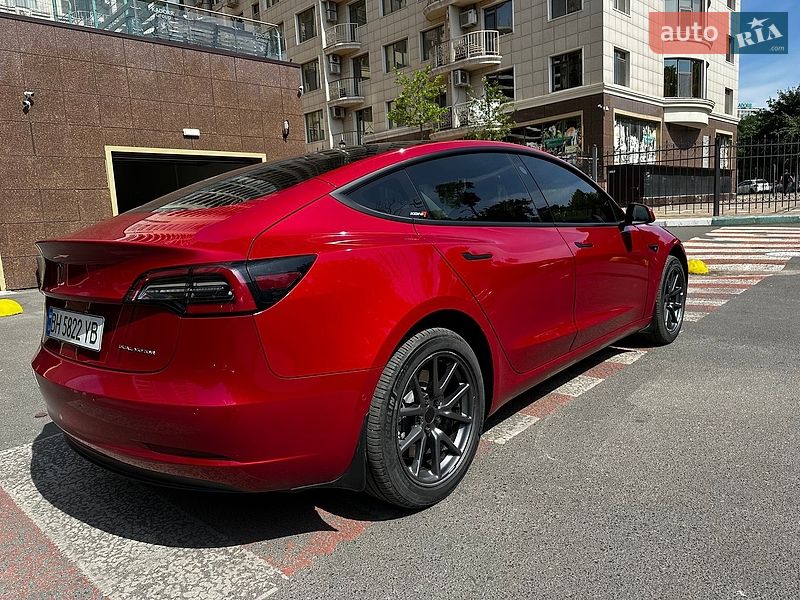 Седан Tesla Model 3 2018 в Одесі
