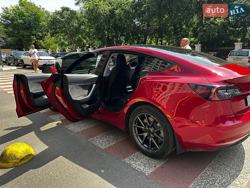 Седан Tesla Model 3 2018 в Одесі